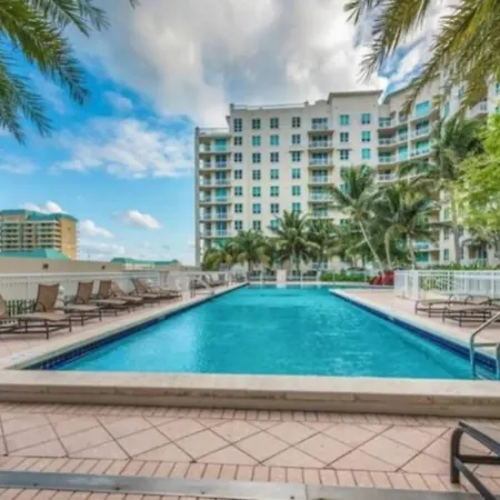 Luxury Near The Beach! Beach Pass Included!
